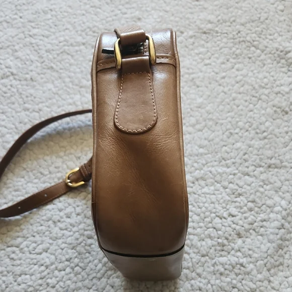 GUCCI Brown Tan Shoulder Bag w/ Signature Logo Fabric Leather sides Gold Details - Picture 6 of 16